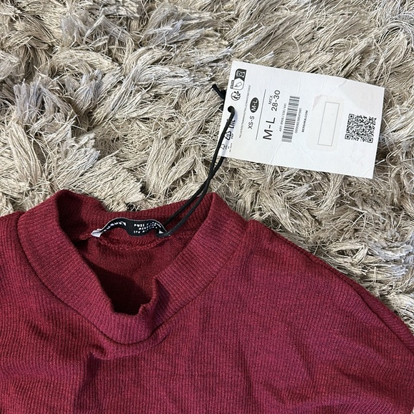 Bershka high neck short sleeve bodysuit in burgundy - Picture 8 of 9